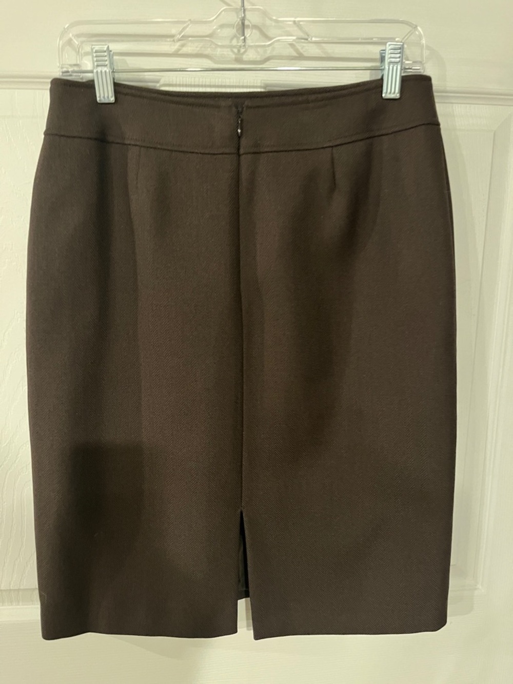 Classic Brown Pencil Skirt - Sleek Women's Workwear - Picture 2 of 3